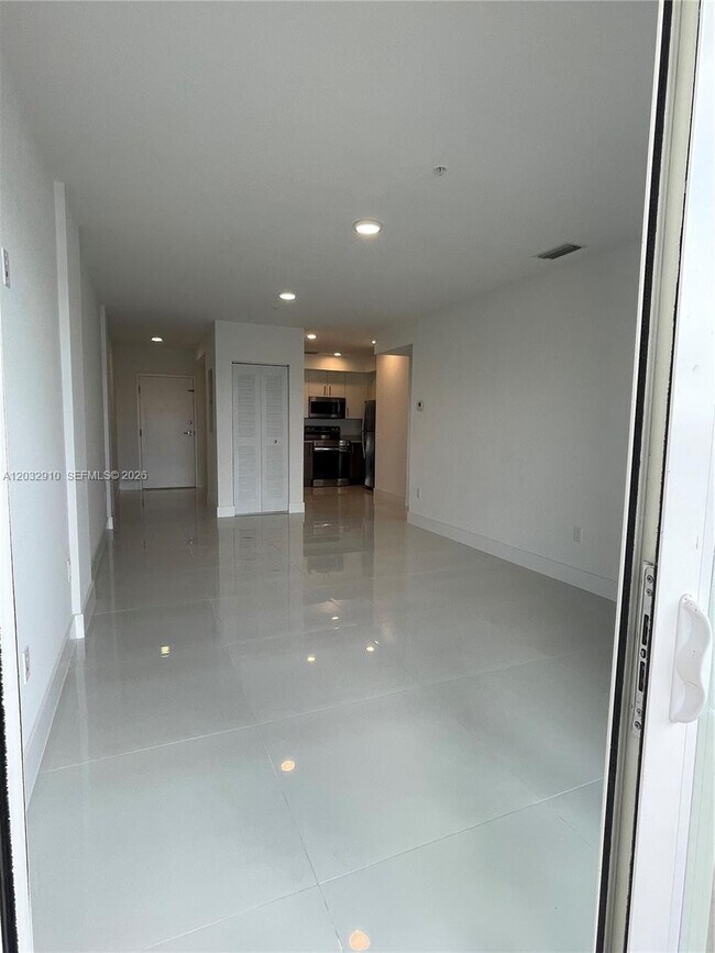 Foto del edificio - 10950 NW 82nd St