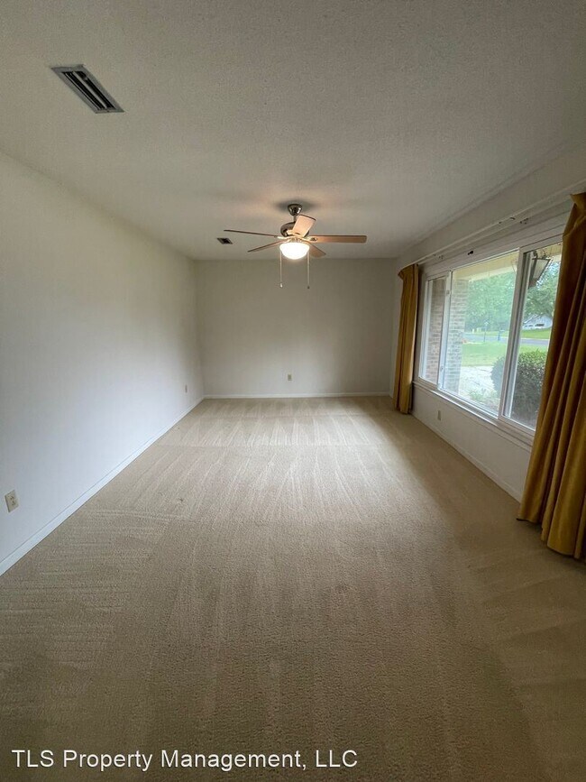 Building Photo - 3 br, 2 bath House - 402 Colonial Drive