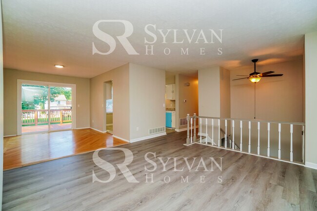 Foto del edificio - The living is easy in this 3 bedroom, 2.5 bathroom home