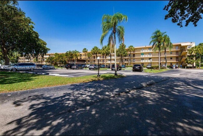 Foto del edificio - 9355 SW 8th St