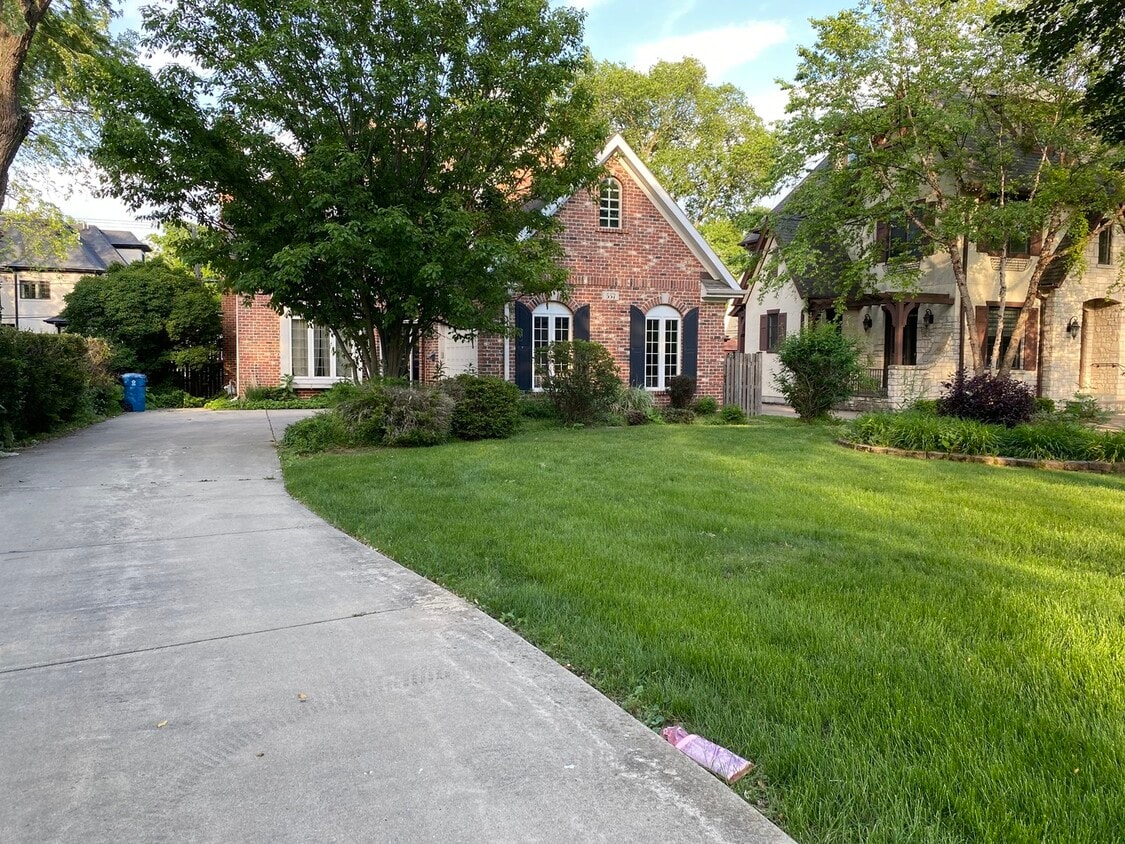 557 N County Line Rd, Hinsdale, IL 60521 House Rental in Hinsdale, IL