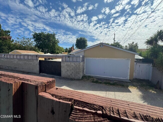 Foto del edificio - 22630 Gilmore St
