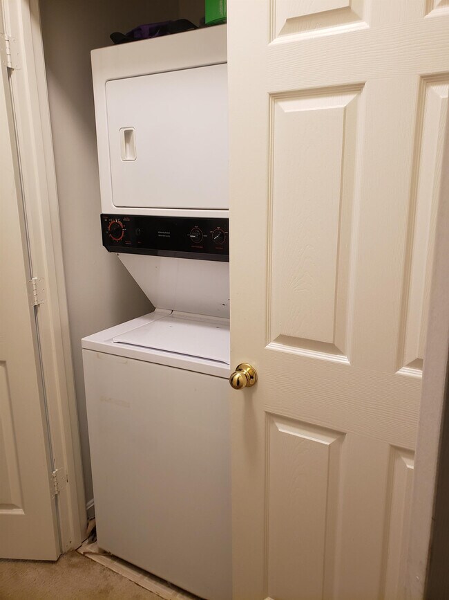 Foto del edificio - 4144 Fountainside Ln