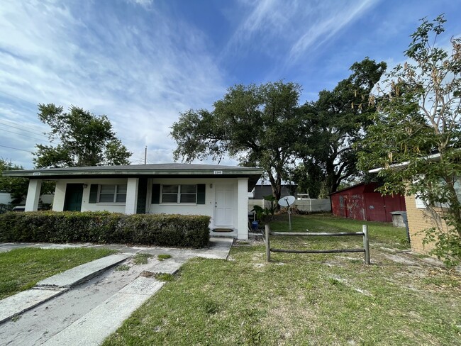 Building Photo - 2340 Colonial Ave