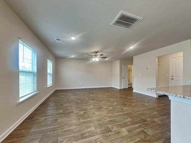 Building Photo - Move In Special!! Ashton Lakes!!
