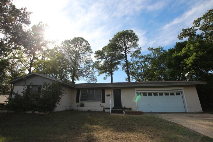 Primary Photo - 3325 Paluxy Dr