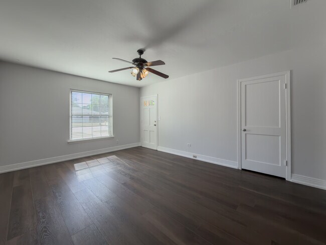 Sala de estar - 418 E 8th St