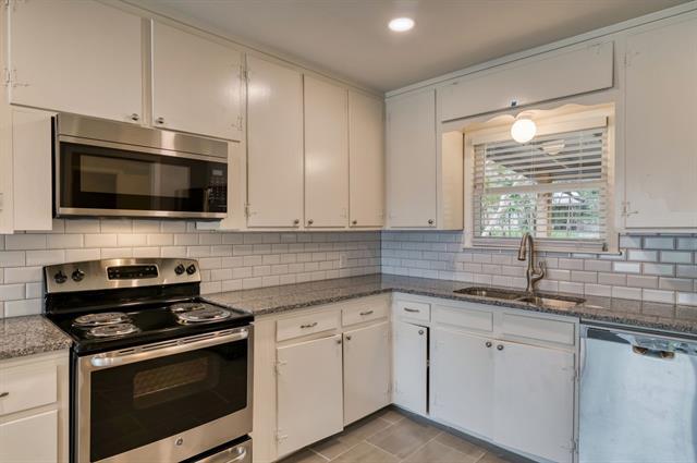 Building Photo - 3761 N Hills Dr