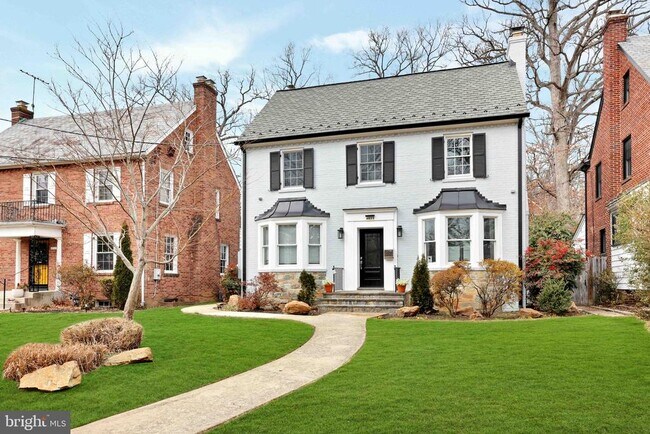Foto del edificio - 4822 Blagden Ave NW