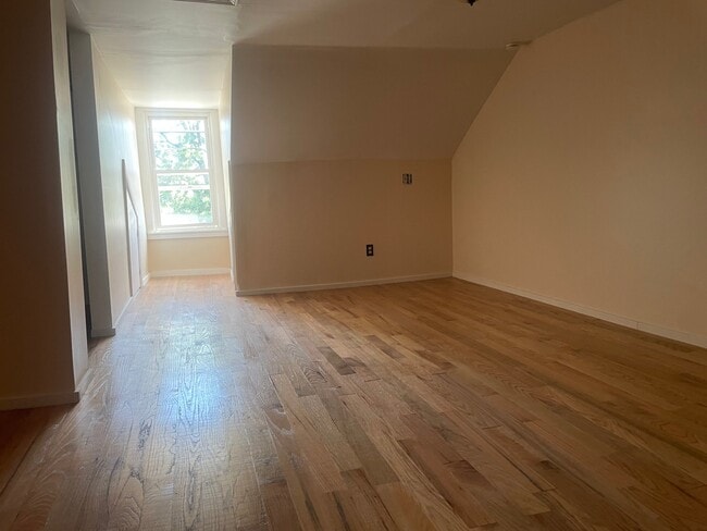 Building Photo - 318 N Lumber St