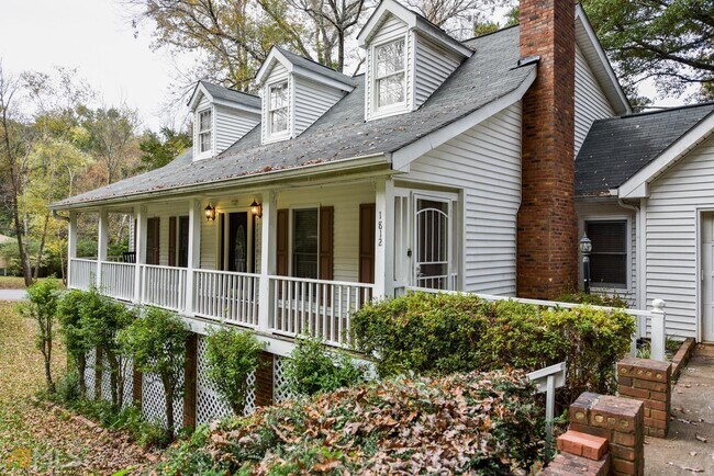 Foto del edificio - 1812 Lake Lucerne Dr SW