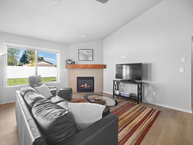 Foto del edificio - 3 bedroom/2 bathroom home in Spokane Valley