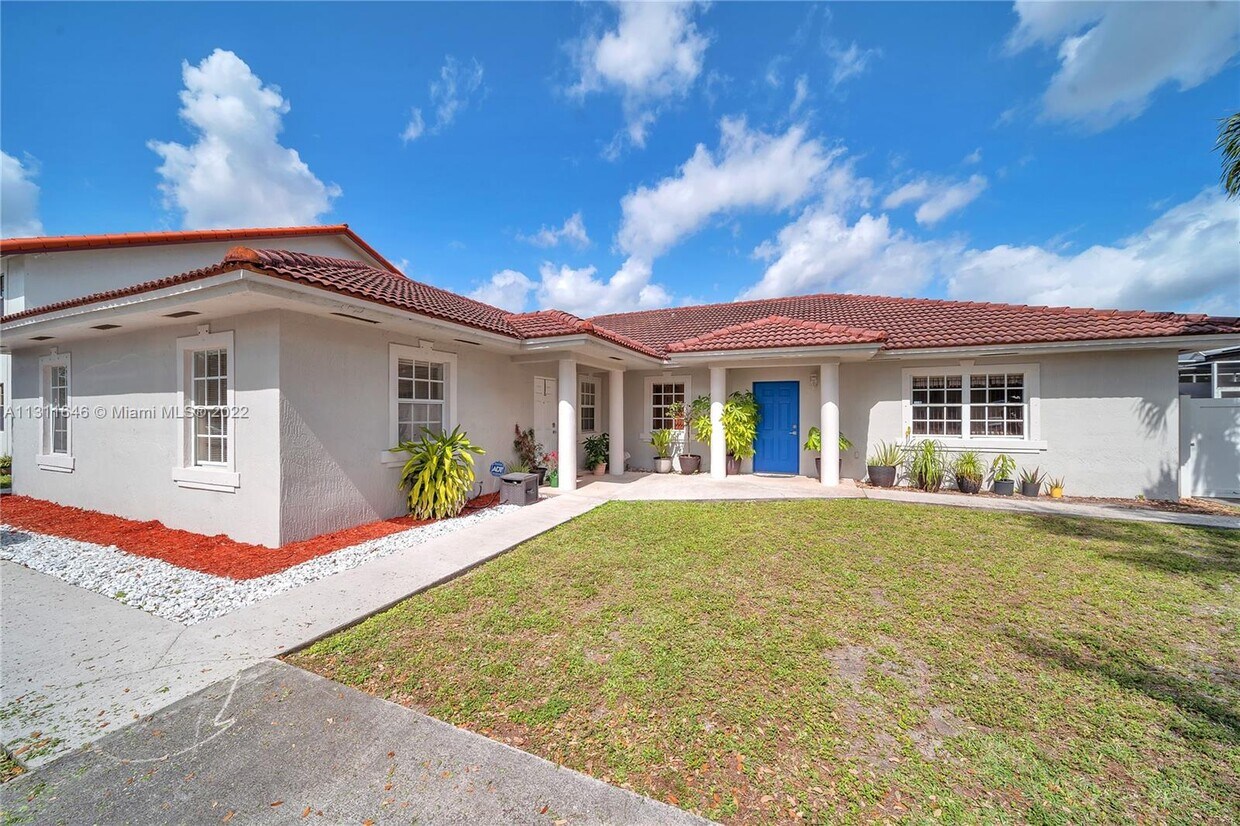 7567 N Augusta Dr Unit Front, Hialeah, FL 33015 Room for Rent in