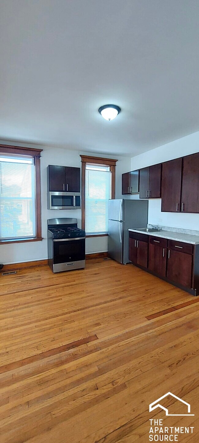 Foto del edificio - 2215 S Albany Ave