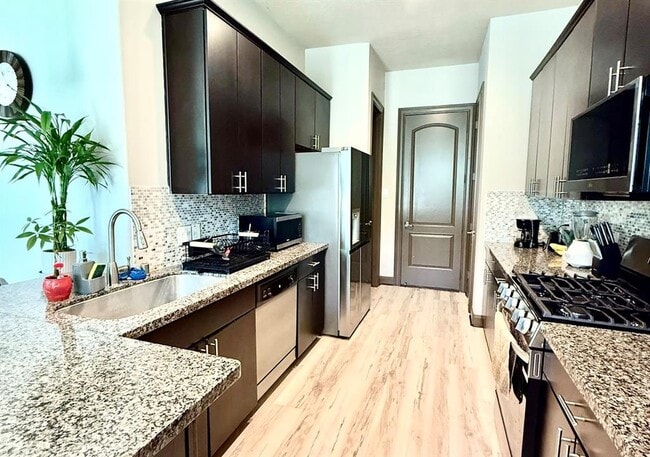 Building Photo - 7 Aventura Pl