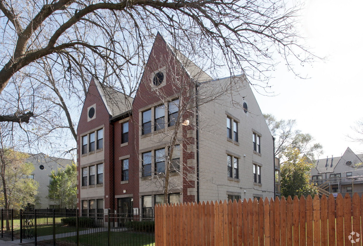 Building Photo - 621 E 41st St