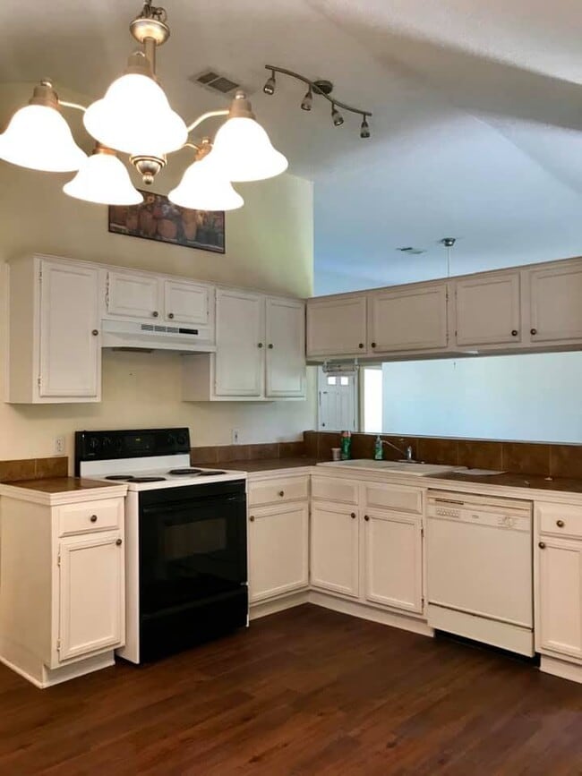 Building Photo - 9854 Golden Eagle St