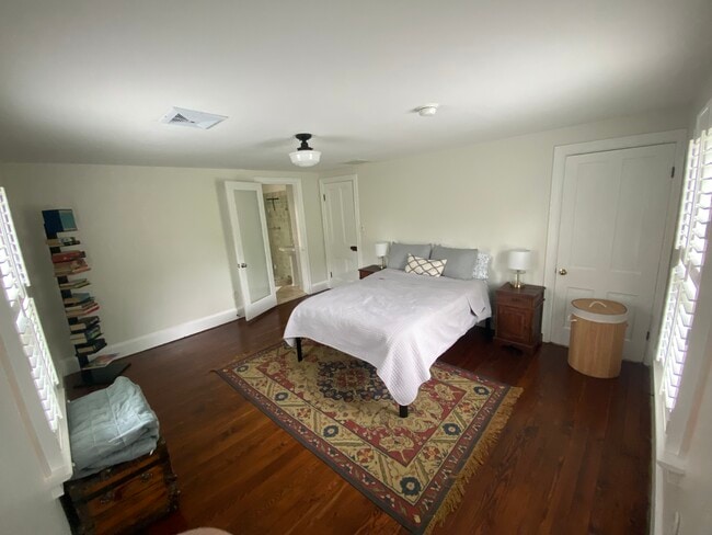 Foto del edificio - 703 Dranesville Rd