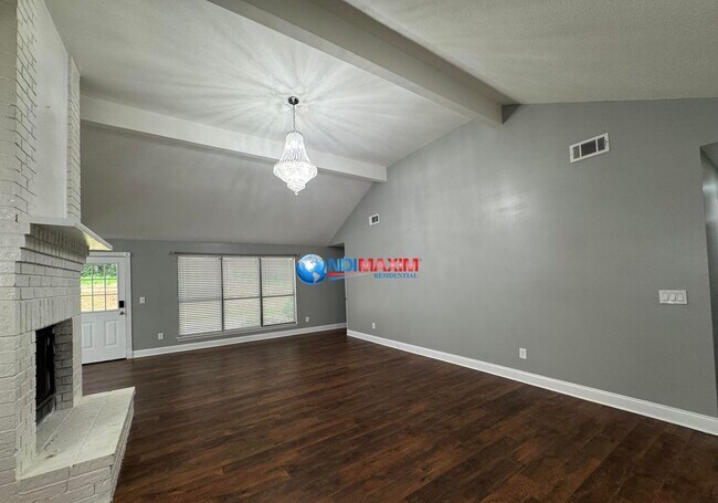 Foto del edificio - Beautiful newly REMODELED ranch in Lawrenc...