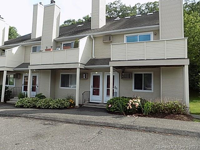 Primary Photo - 112 Willow Springs