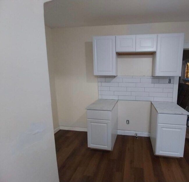 Foto del edificio - 3 Bedroom 1 bath Westside Brick ColonialHouse