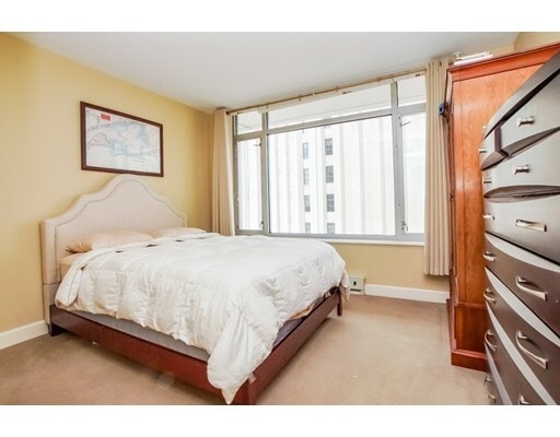 Building Photo - 10 Bowdoin St