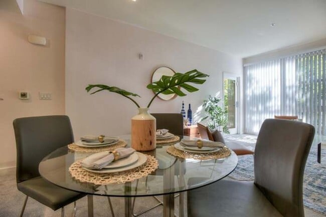 Foto del edificio - 1488 El Camino Real