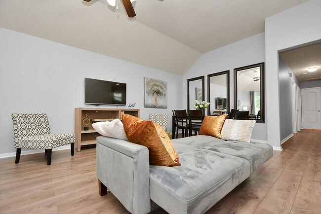 Building Photo - 18407 Early Grn Trl