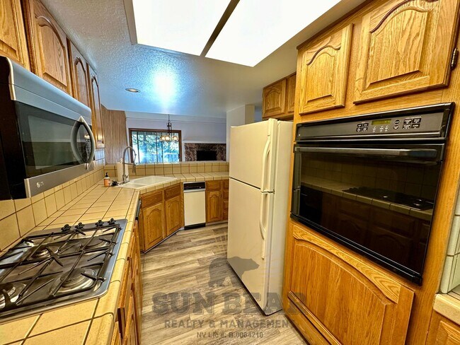 Foto del edificio - Cozy 2 bedroom on the creek w 1 Car Garage!
