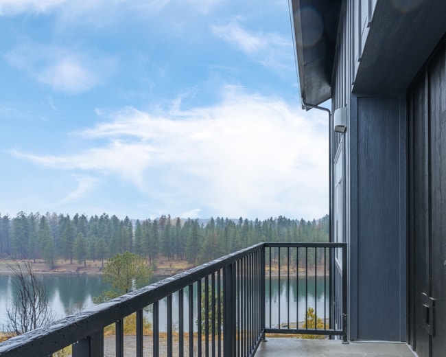 Interior Photo - Arborview on the River