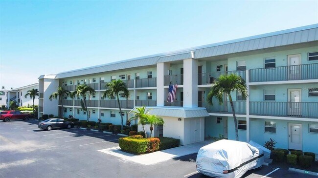 Foto del edificio - 9200 Midnight Pass Rd