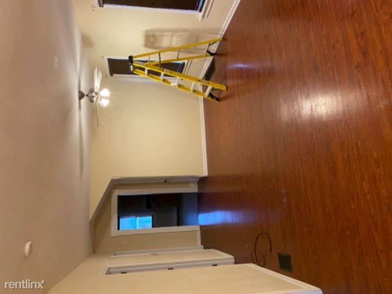 Primary Photo - 5 br, 2 bath House - 1010 W Madison St