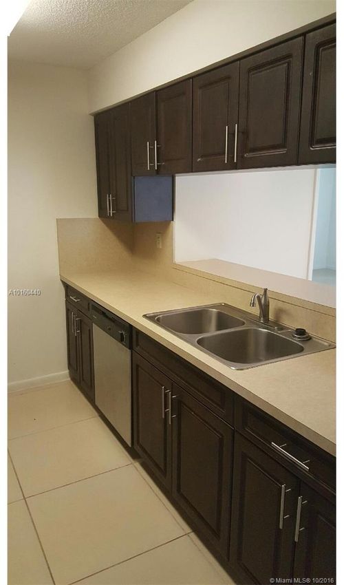 Building Photo - 2221 S Sherman Cir