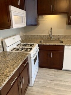 Foto del edificio - 14902 Gilmore St