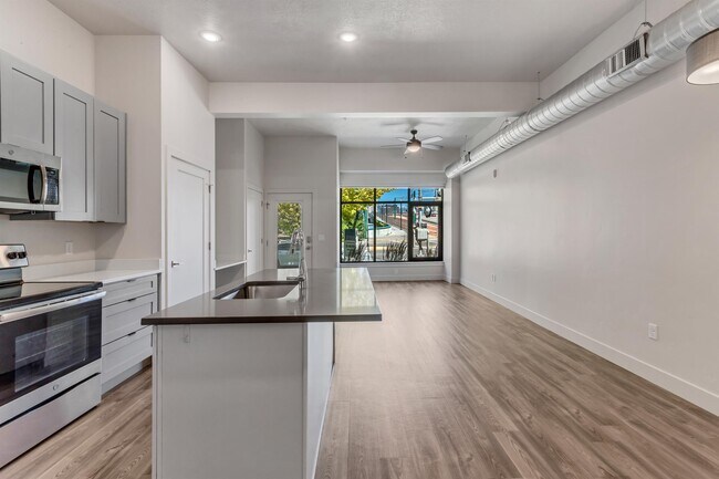 Foto del edificio - 606 W North Temple St