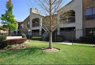 Building Photo - 2025 Augusta Dr