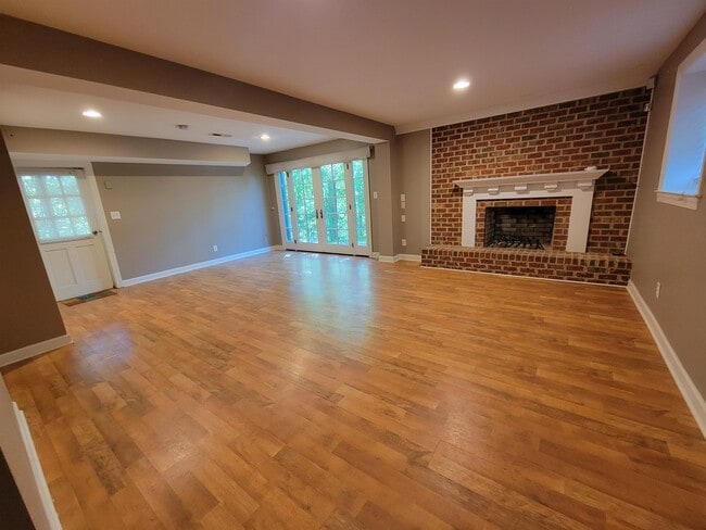 Building Photo - 210 Rhynehardt Rd