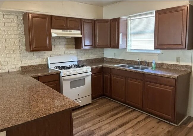 Foto del edificio - 604 W 4th St