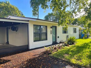 Building Photo - 4329 SW 49th Ct