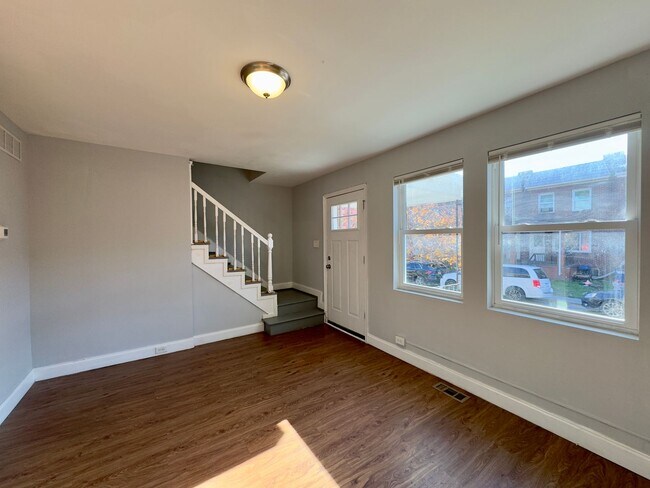 Foto del edificio - Charming 2Bed/1Bath in Dundalk!