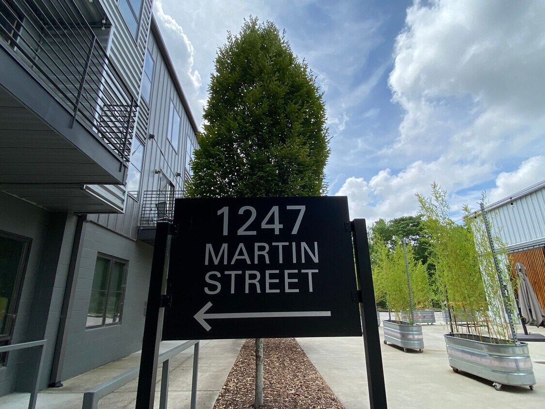 Primary Photo - 1247 Martin St