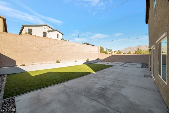 Foto del edificio - 7957 Rachelis St