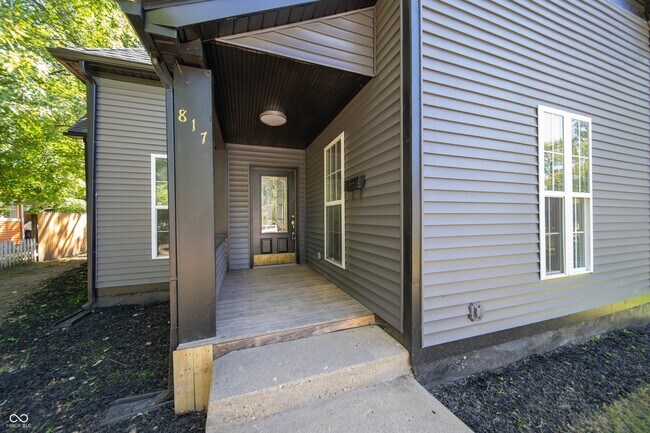 Foto del edificio - 817 W 5th St