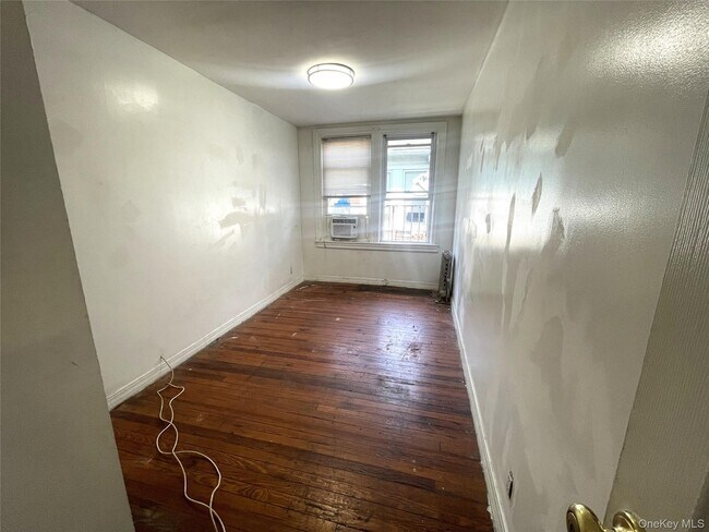 Foto del edificio - 33-27 89th St