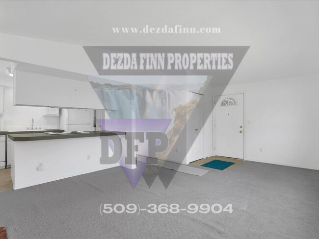 Foto del edificio - 2 Bed, 1 Bath Top Floor Condo on Northside...