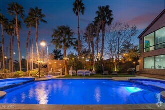Building Photo - 2905 La Mesa Dr