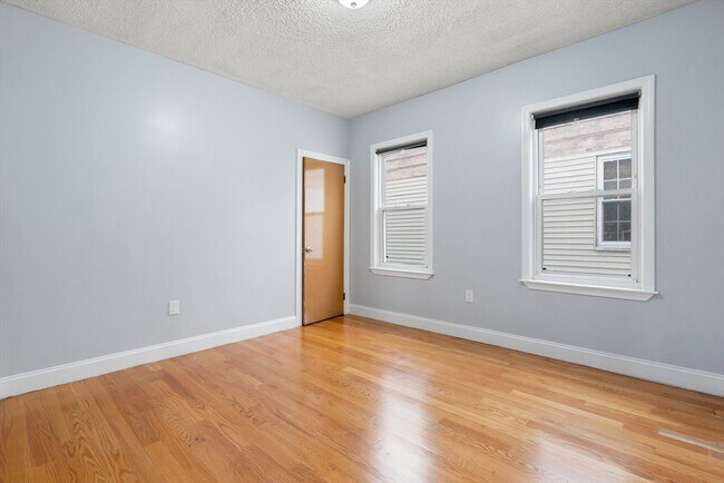 Building Photo - 97 Welles Ave