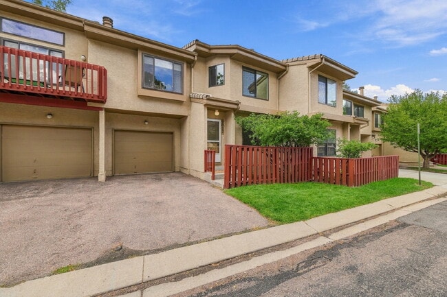Building Photo - 2027 Bristlecone Dr