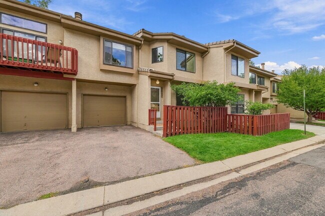 Foto del edificio - 2027 Bristlecone Dr