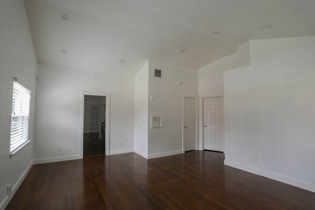 Photo - 1416 E Washington St House